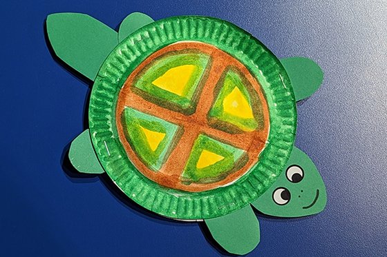 Turtle craft made from paper plate, construction paper with googly eyes.